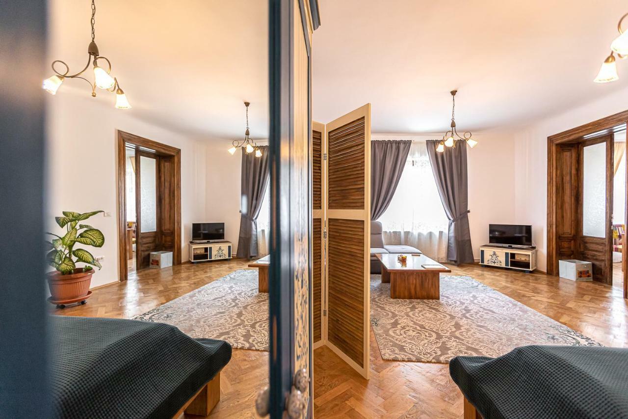 Saint John's 22 * Braşov